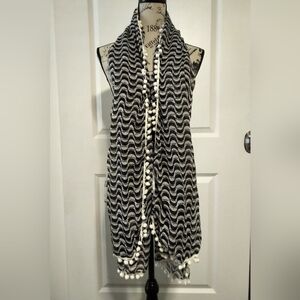 BRAND NEW Victoria's Secret Supermodel Essentials Black & White Scarf